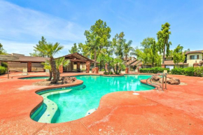 Gilbert Townhome with Easy Access to Phoenix!